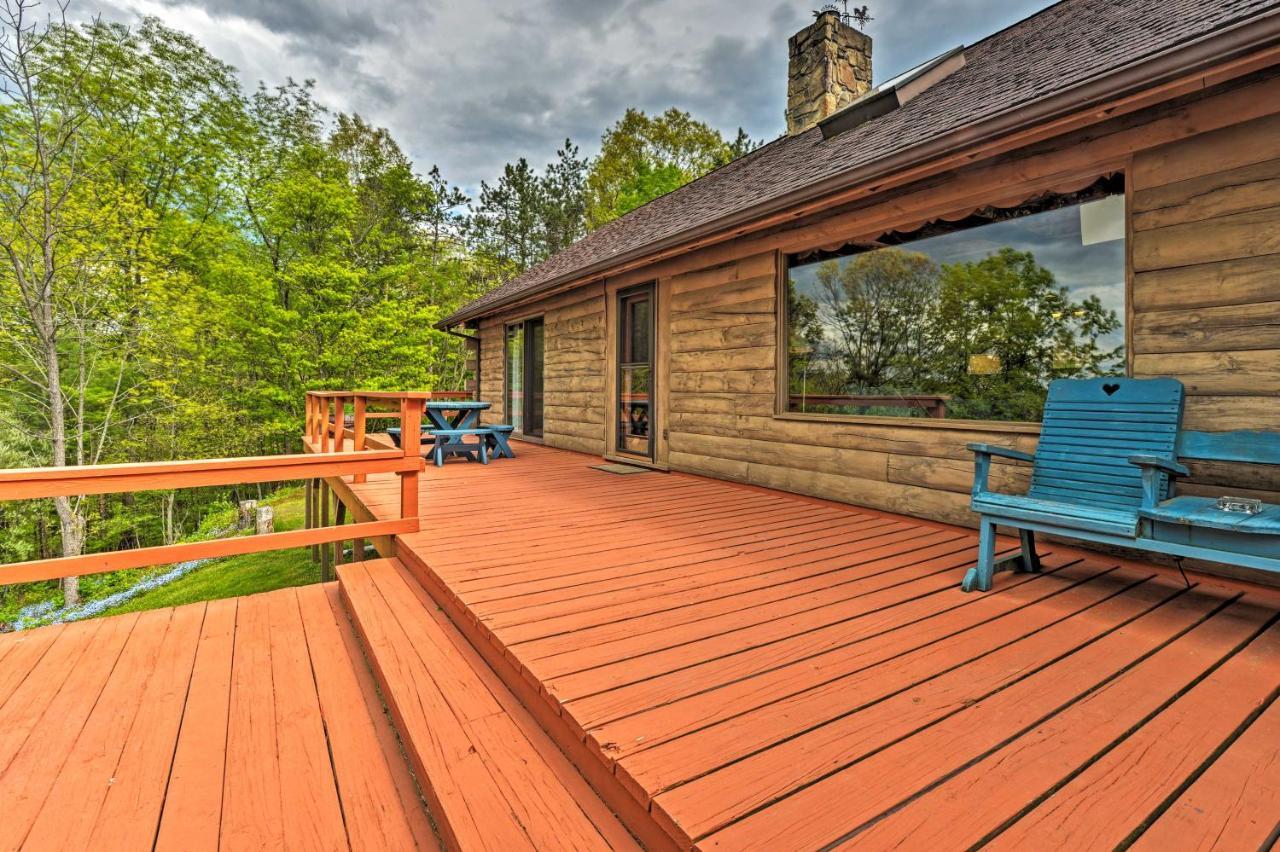 Bedford House On 1 Acre With Deck, Views! ベッドフォード エクステリア 写真